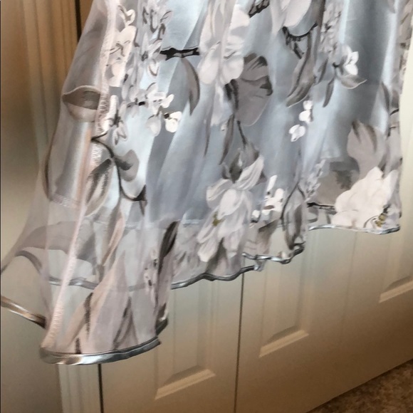 Dress - Picture 3 of 8